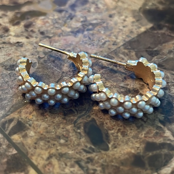 Target Round Pearl Hoop - Picture 8 of 9